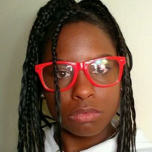 Meet your Posher, Charis